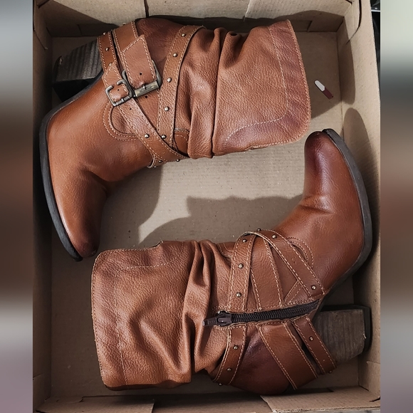 Andrea Boots - Picture 7 of 7